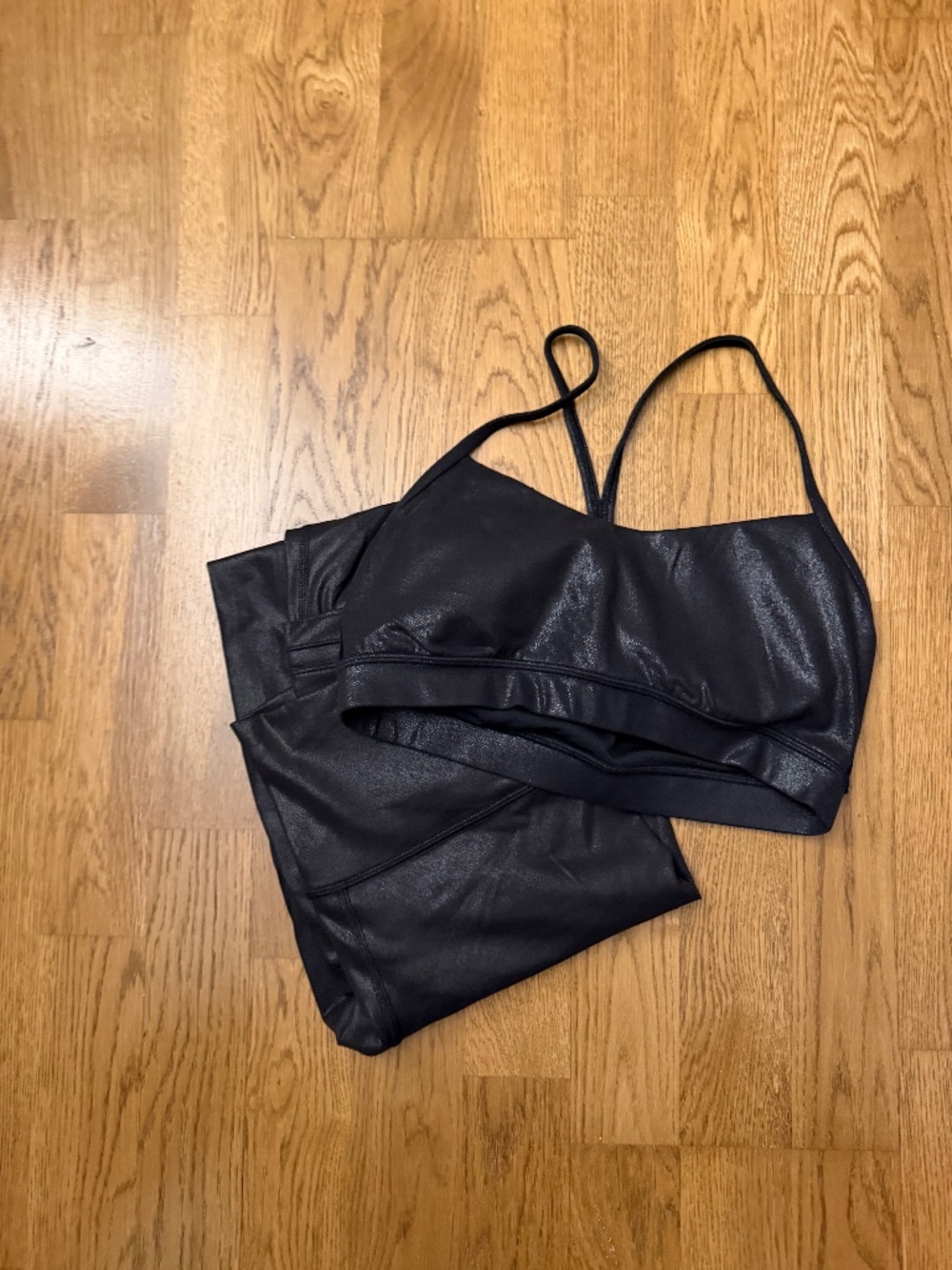 Lululemon Shine Flow Y Bra & Wunder Train 25" Leggings - size 8